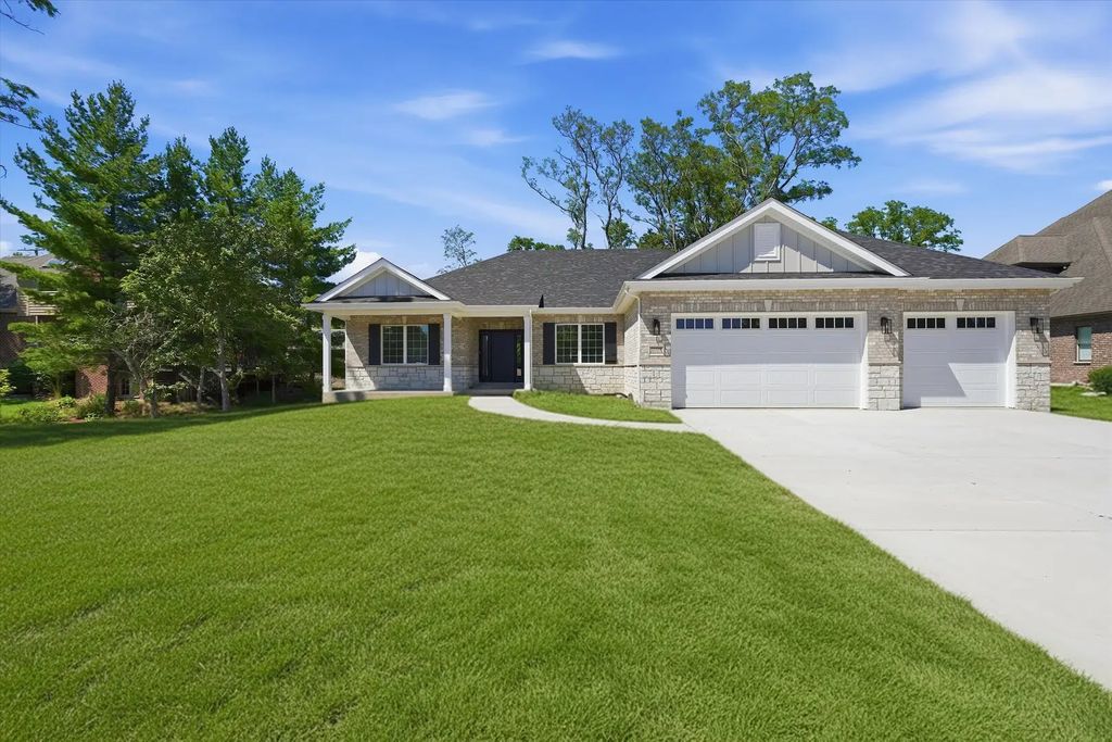 21339 Wooded Cove Drive, Elwood