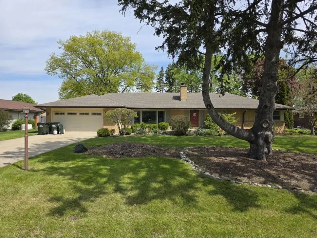 29 E Stonegate Drive, Prospect Heights