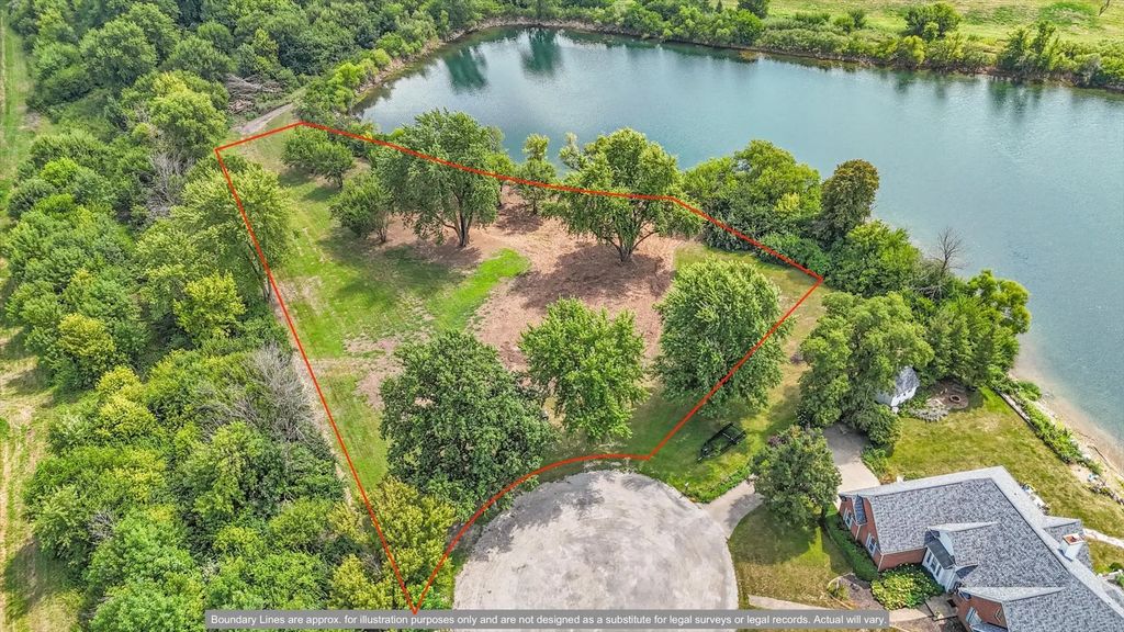 50 Moss Lake Drive, Farmer City