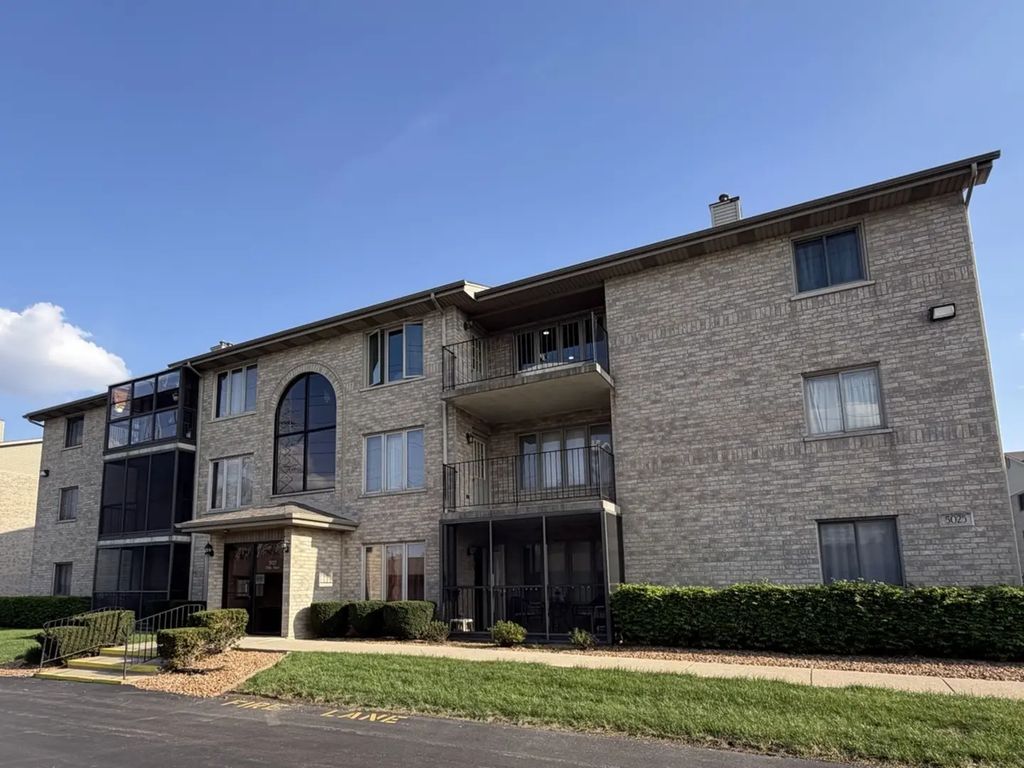 5025 139th Place 512, Crestwood