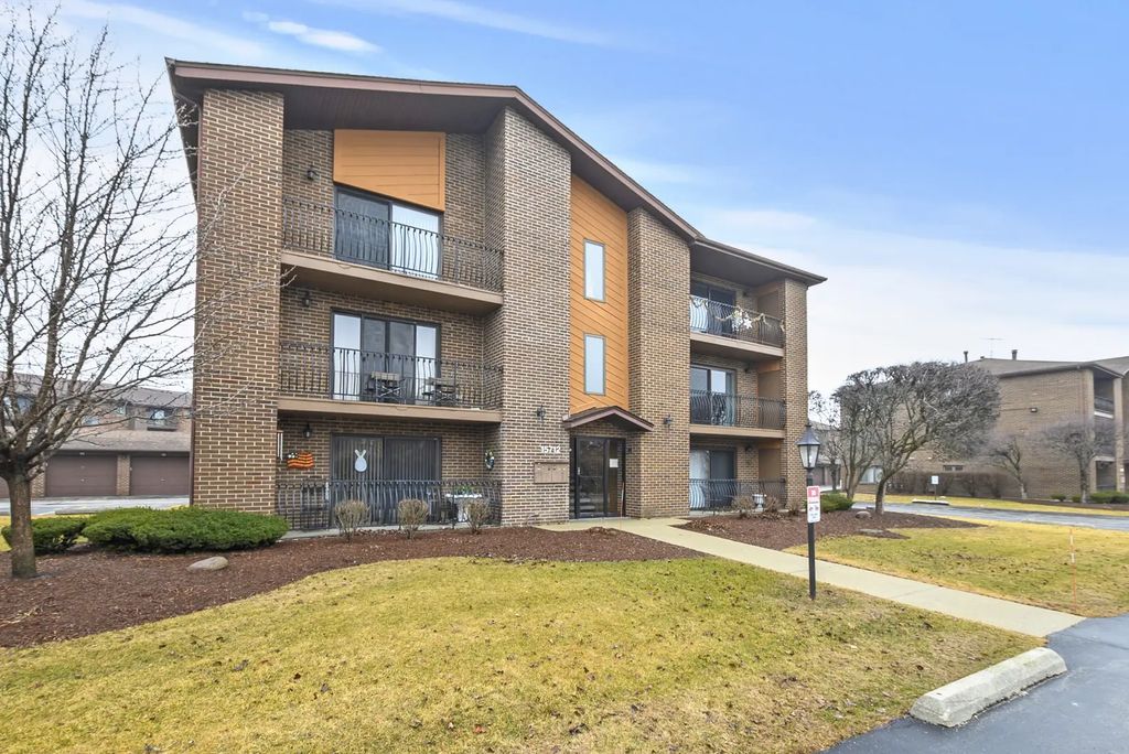 15712 Revere Court D, Oak Forest