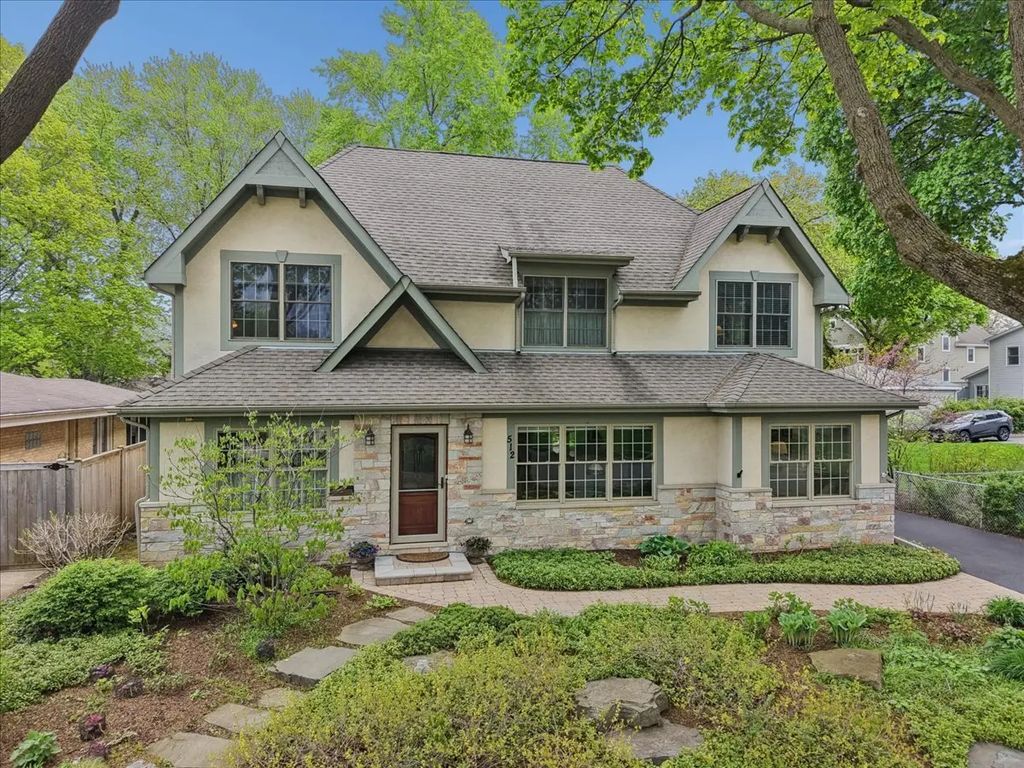 512 Oak Street, Libertyville