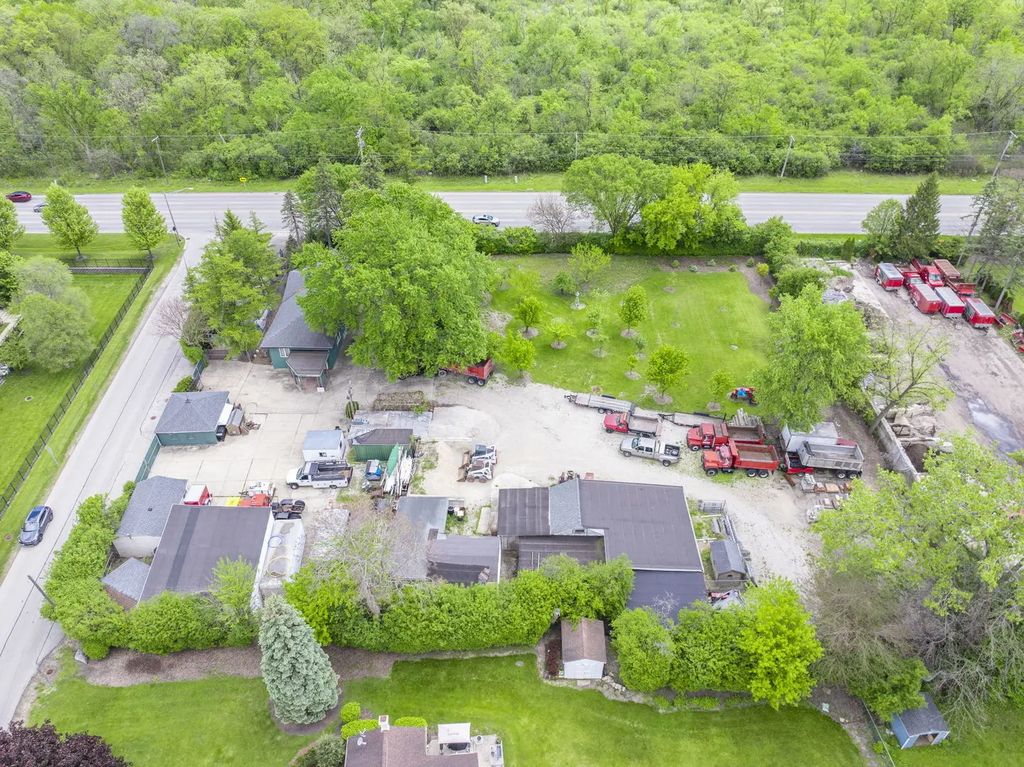 430 N River Road, Mount Prospect