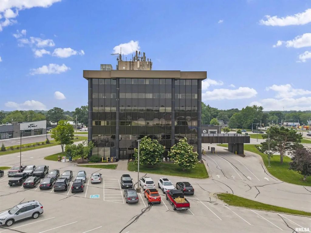 2550 Middle Road 402, Bettendorf