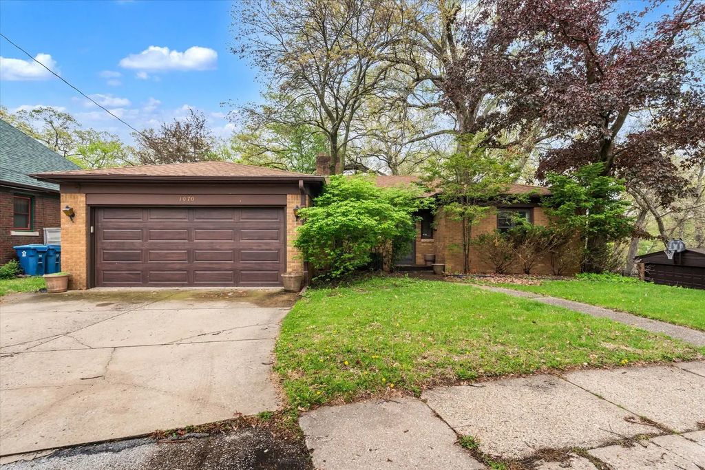 1070 20th Avenue, East Moline