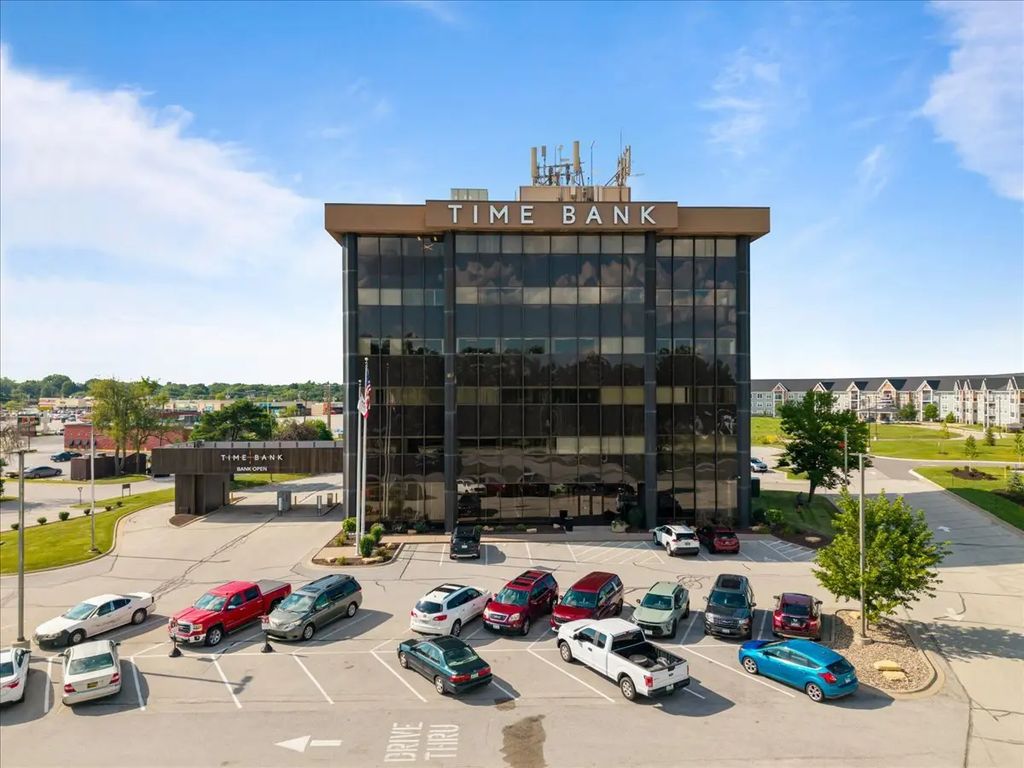 2550 Middle Road 506, Bettendorf