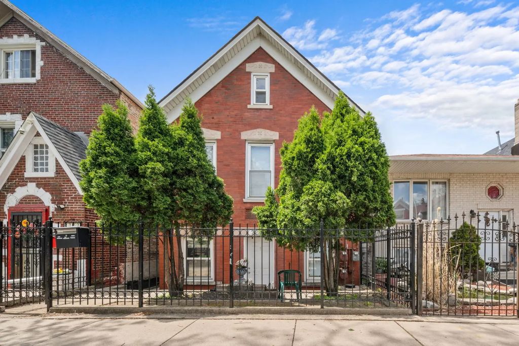 2250 S Sacramento Avenue, Chicago