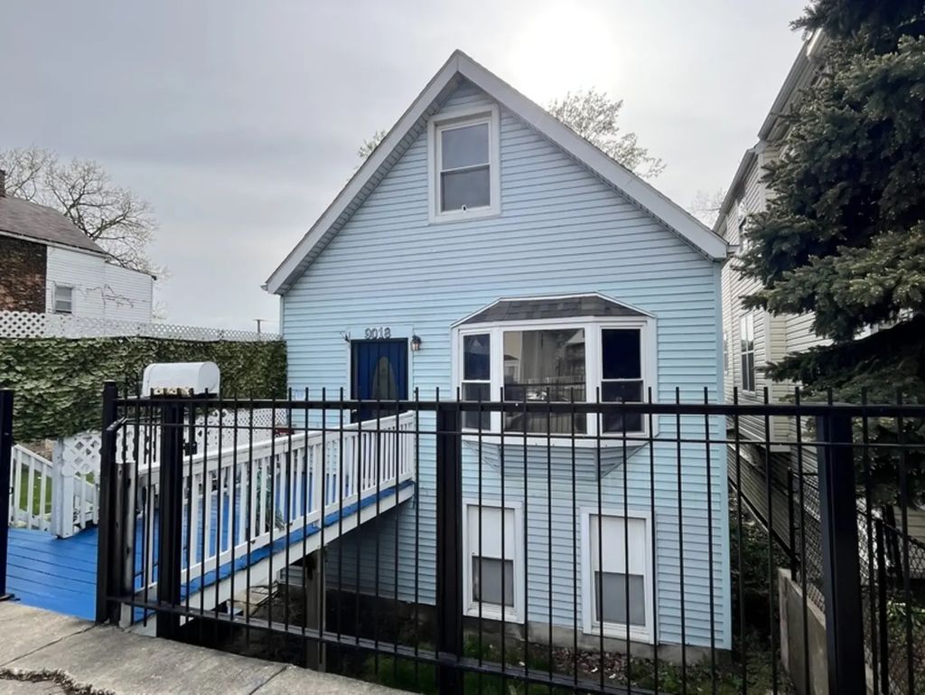 9018 S Brandon Avenue, Chicago