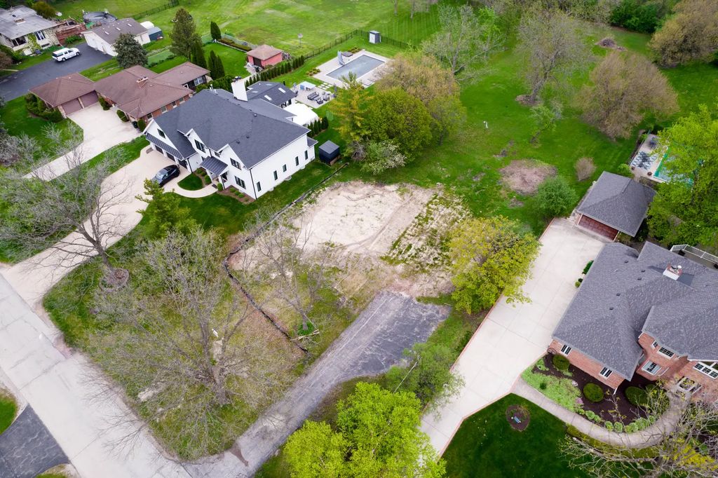 7725 S Drew Avenue, Burr Ridge