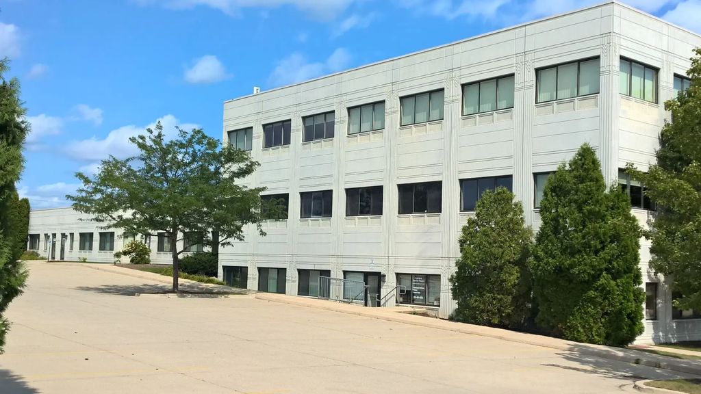5435 Bull Valley Road 106, McHenry