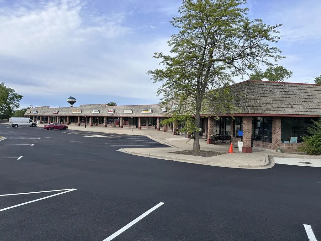 300 N Milwaukee Avenue, Lake Villa