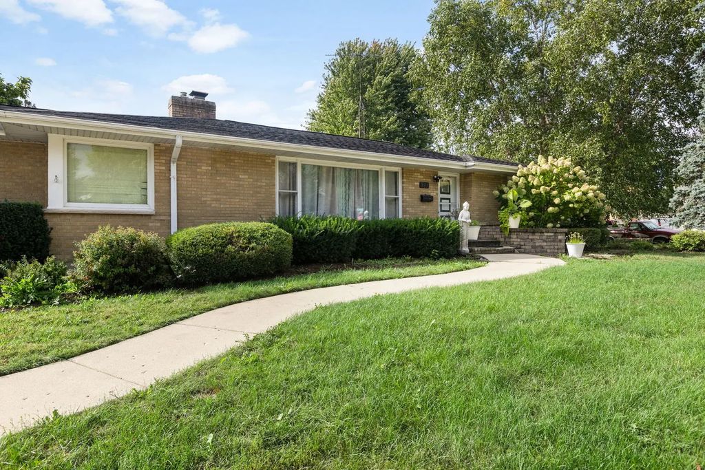 971 Demmond Street, Elgin