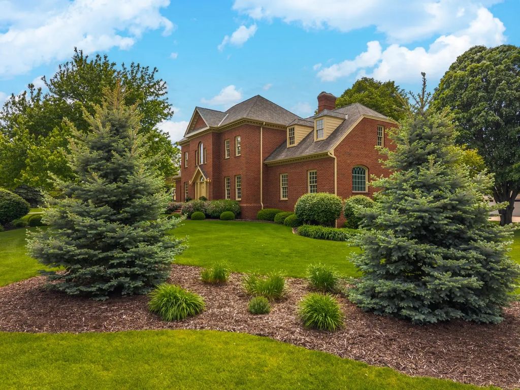 3301 Wisteria Lane, Bloomington