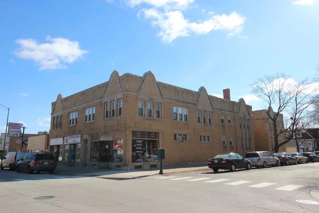 6057 W Addison Street, Chicago