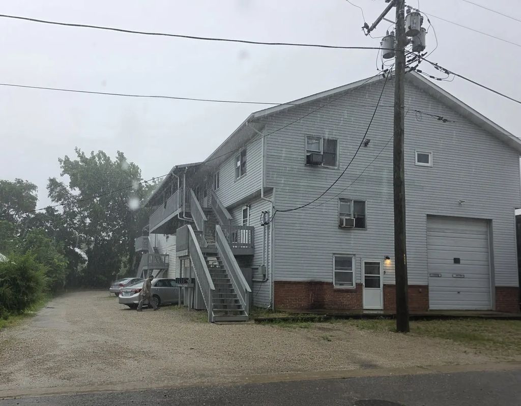 1015 Douglas Street E, Morris