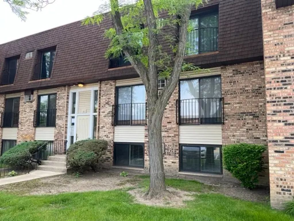 183 N Waters Edge Drive W 301, Glendale Heights