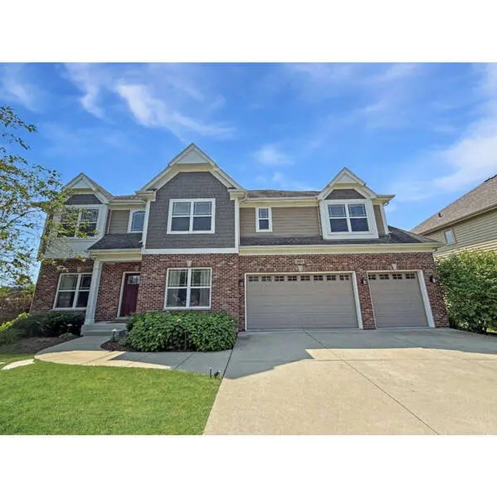 601 Oak Lane, South Elgin