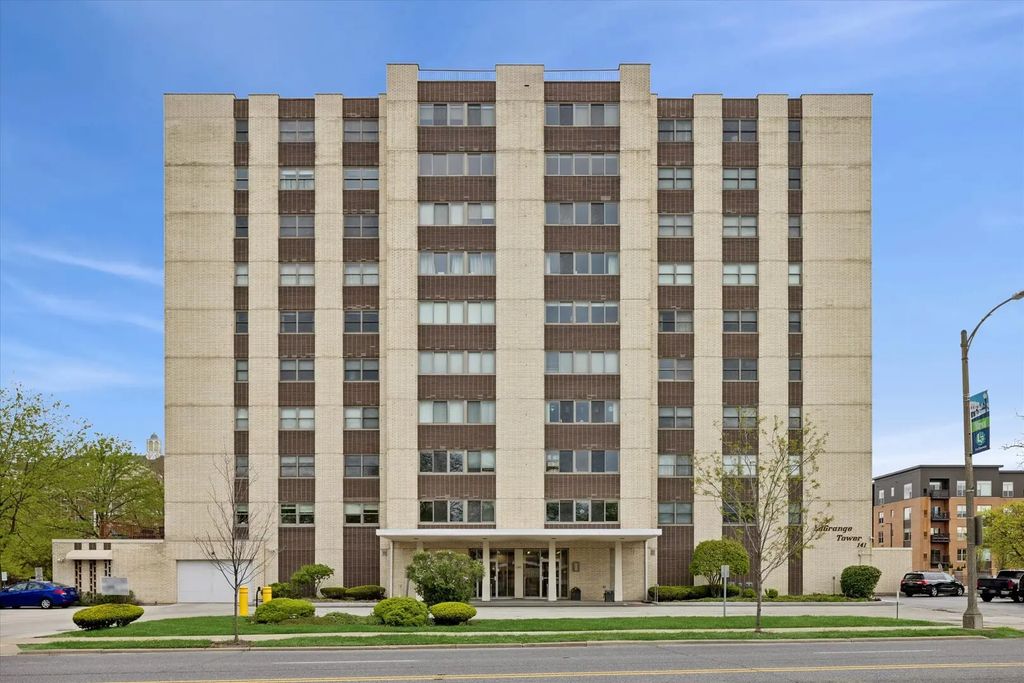 141 N La Grange Road 903, La Grange