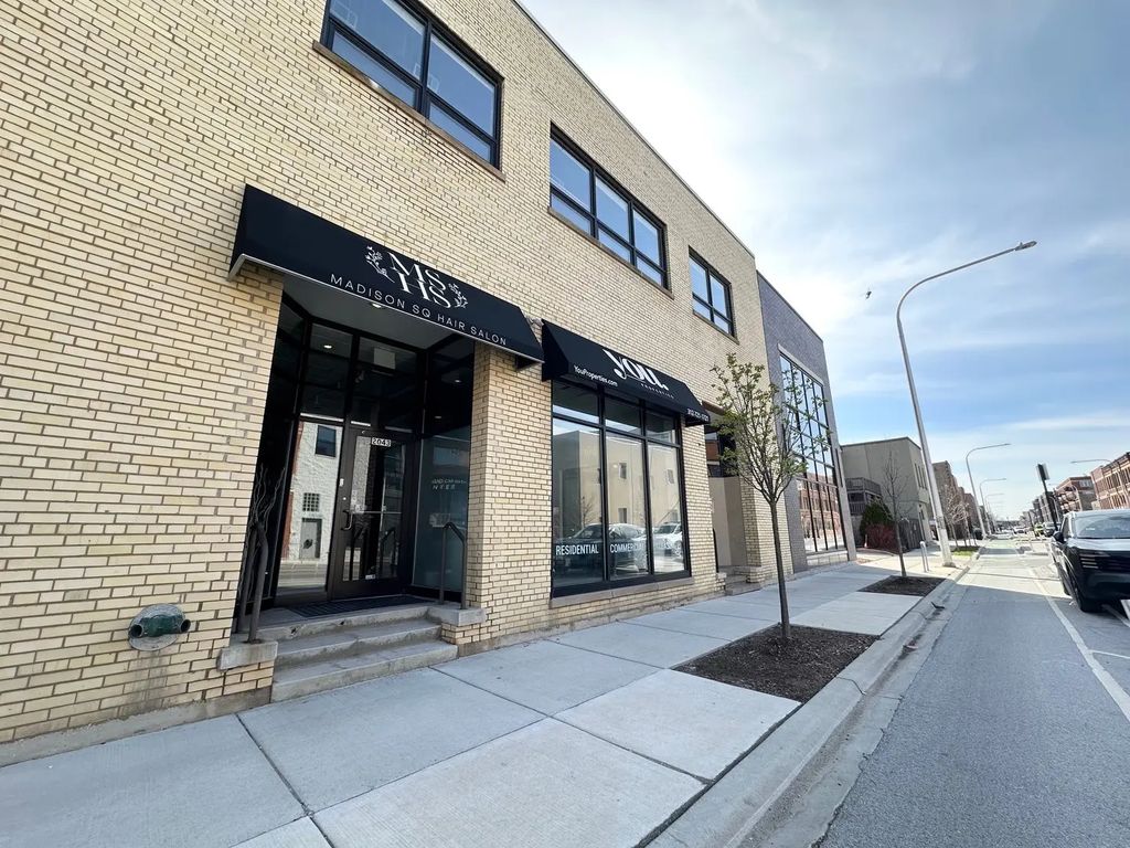 2043 W Grand Avenue, Chicago