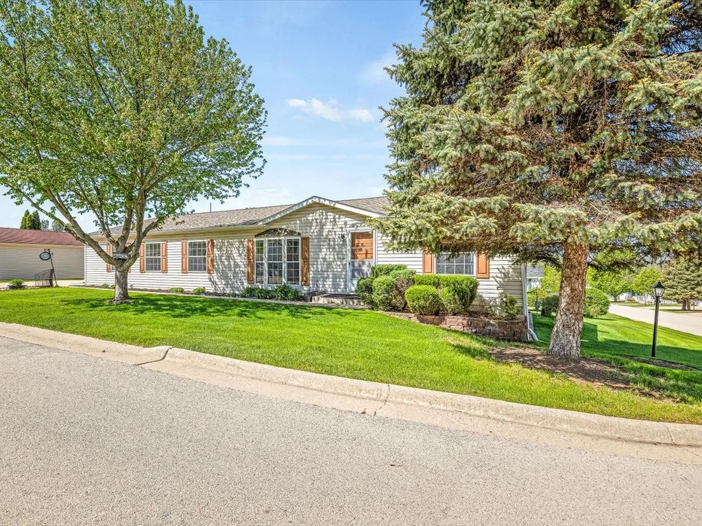 8438 Hickory Tree Drive, Machesney Park