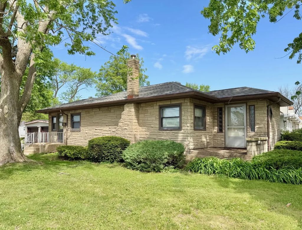 1404 Plain Street, Peru