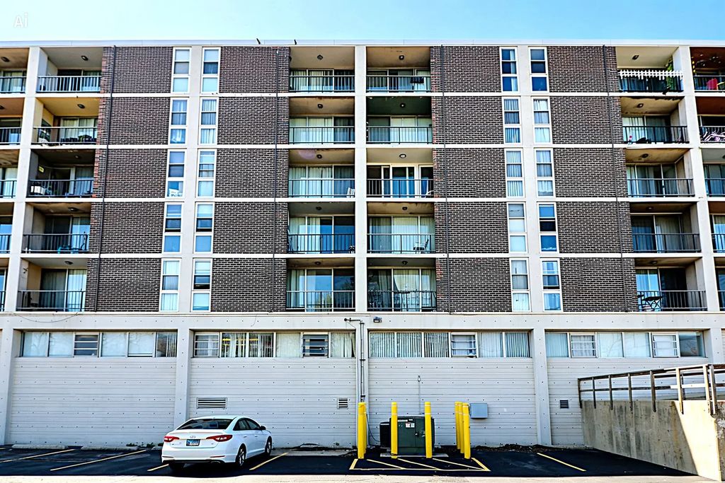 1043 S York Road 409, Bensenville