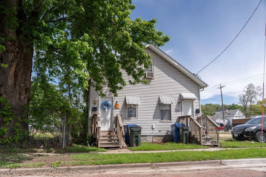 1208 W 5th Street, Davenport