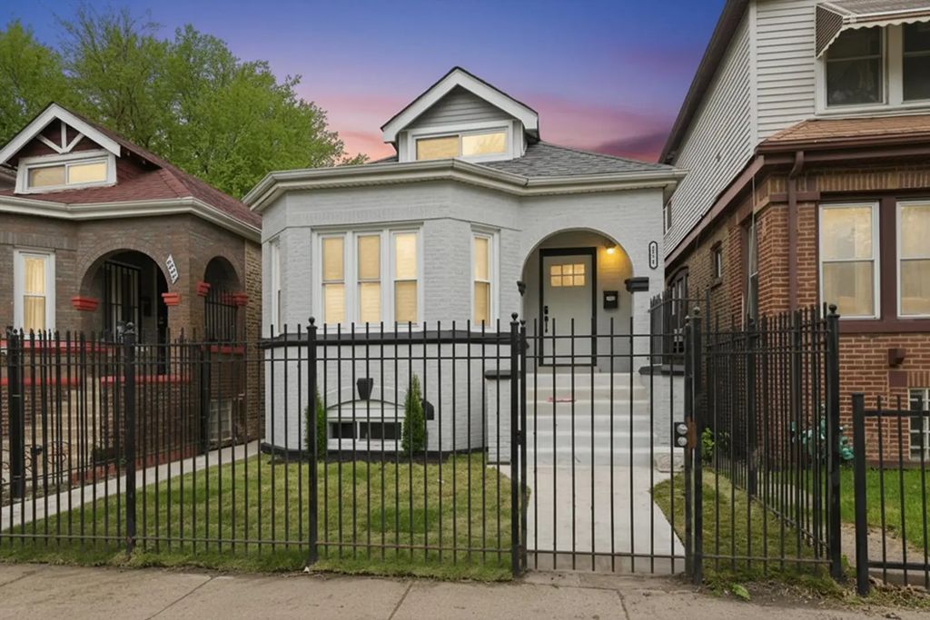 6824 S Wood Street, Chicago