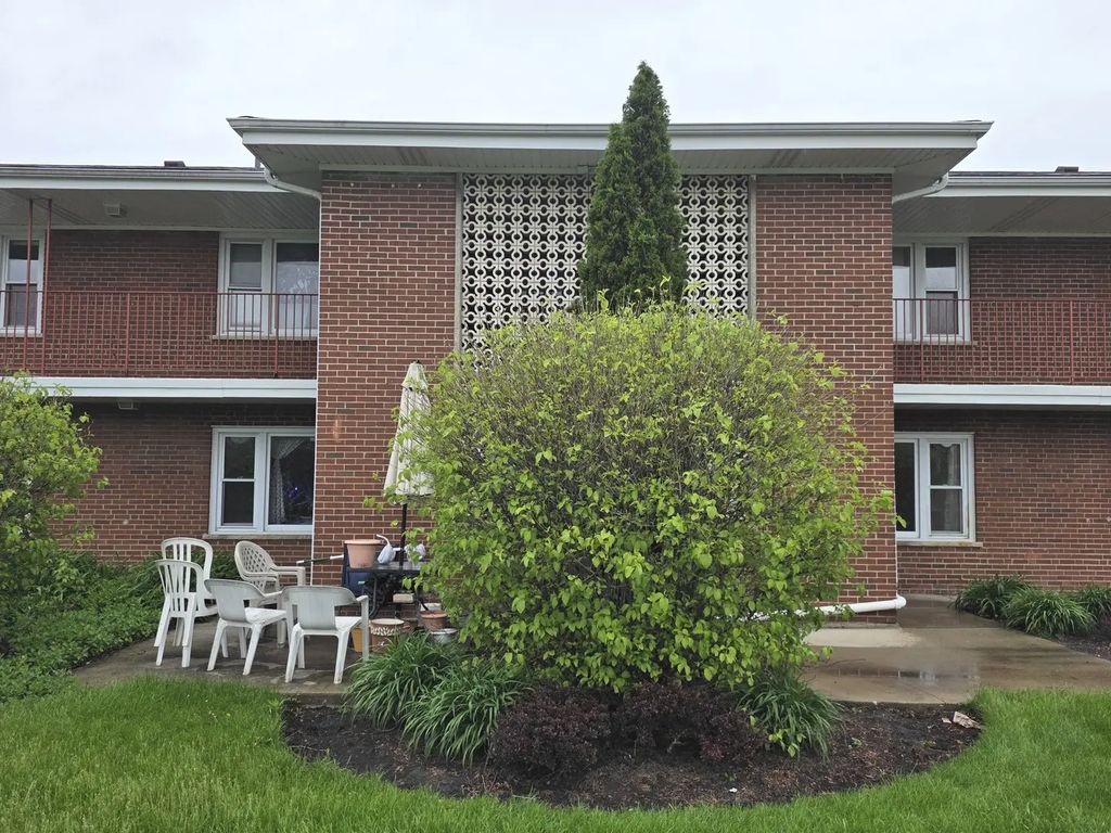 1105 Holiday Lane 6, Des Plaines