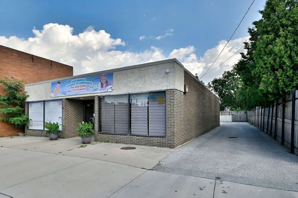 1157 E Algonquin Road, Des Plaines