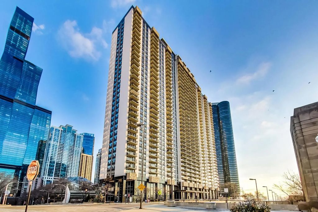 400 E Randolph Street 3722, Chicago