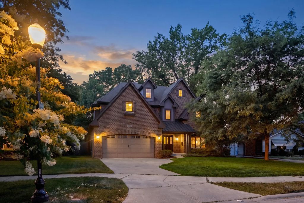 639 N Wright Street, Naperville
