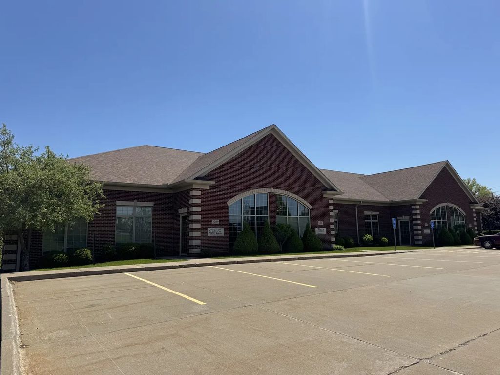 3285 Utica Ridge Road, Bettendorf