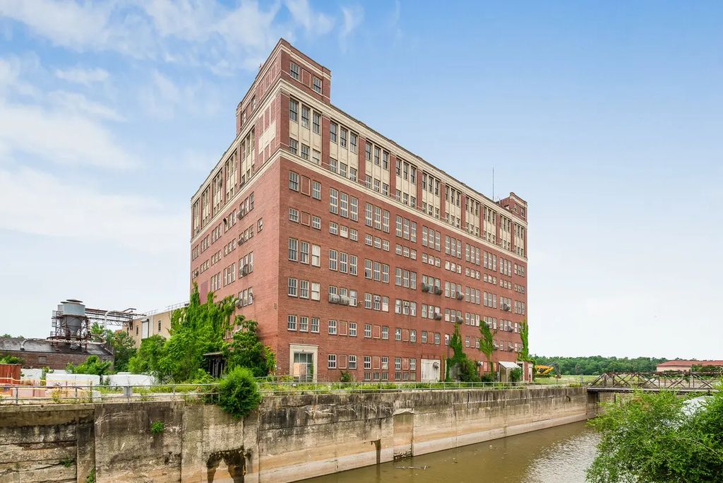 224 Main Street, Marseilles