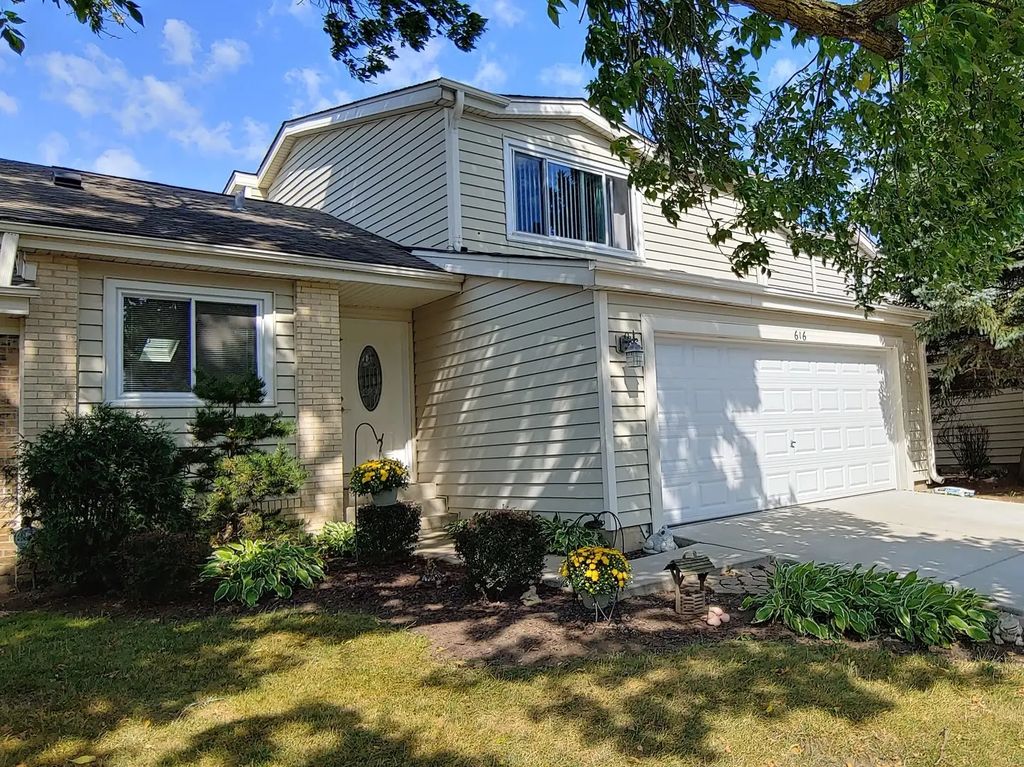 616 Claridge Circle, Hoffman Estates