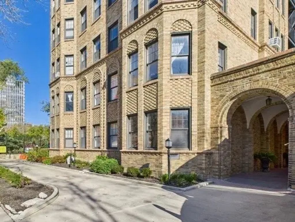 7321 S South Shore Drive 7b, Chicago, 60649