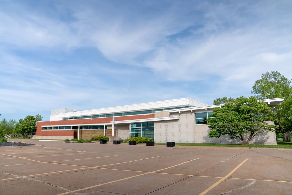 4600 E 53rd Street, Davenport