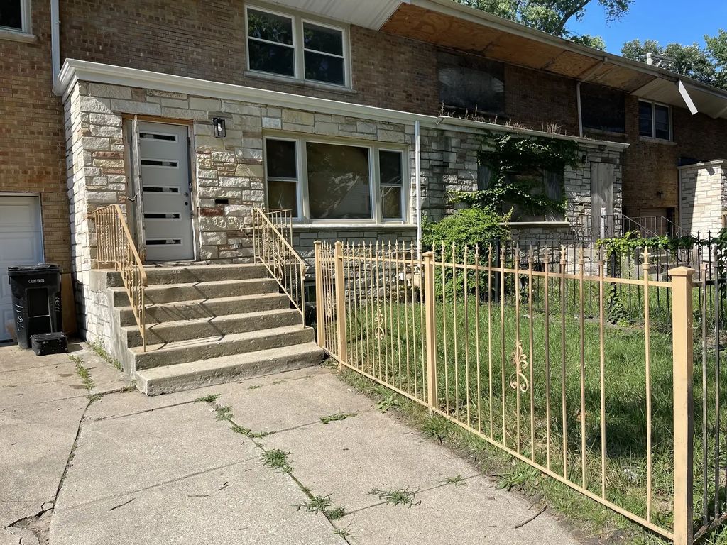 2646 E 77th Street, Chicago
