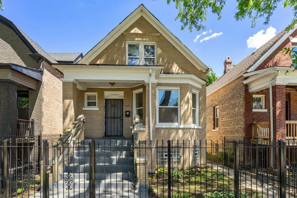 5725 S Wolcott Avenue, Chicago