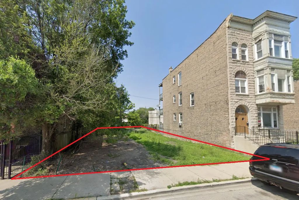 2722 W Gladys Street, Chicago