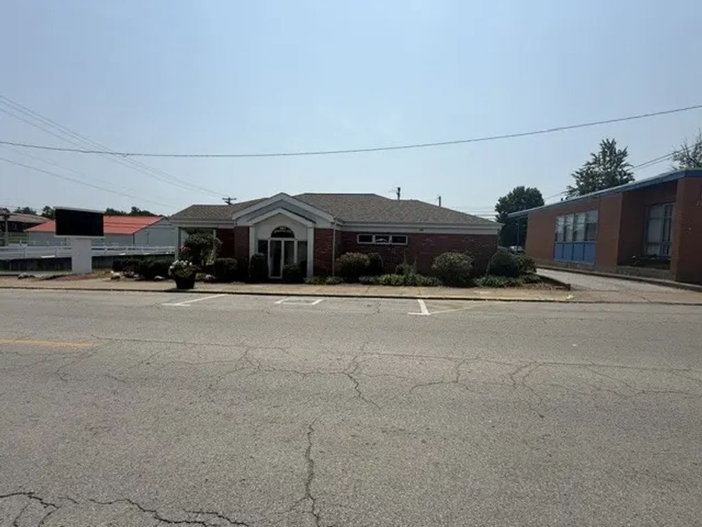 201 W Broadway Boulevard, Johnston City