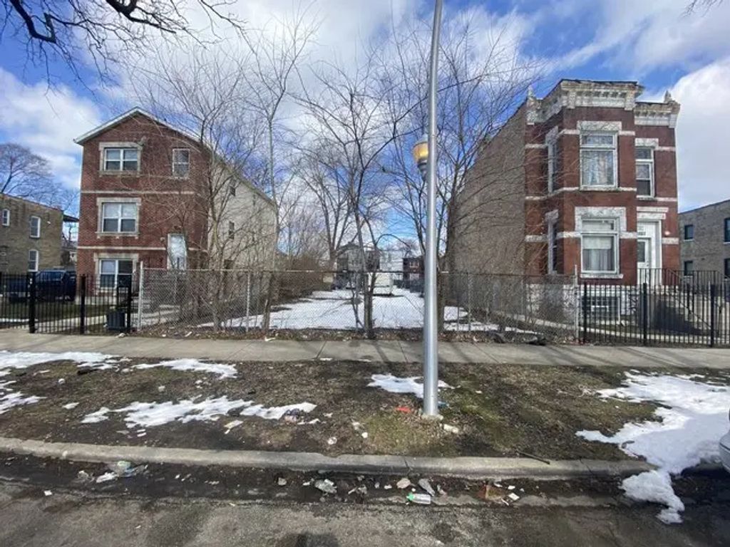3324 W Walnut Street, Chicago, 60624