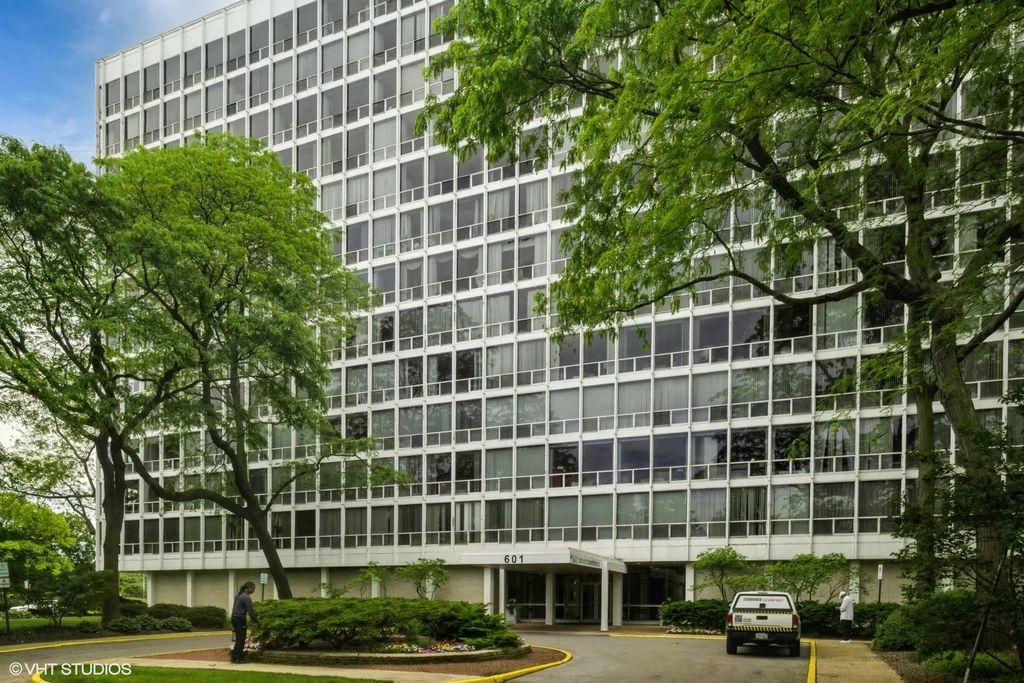 601 E 32nd Street 800, Chicago, 60616
