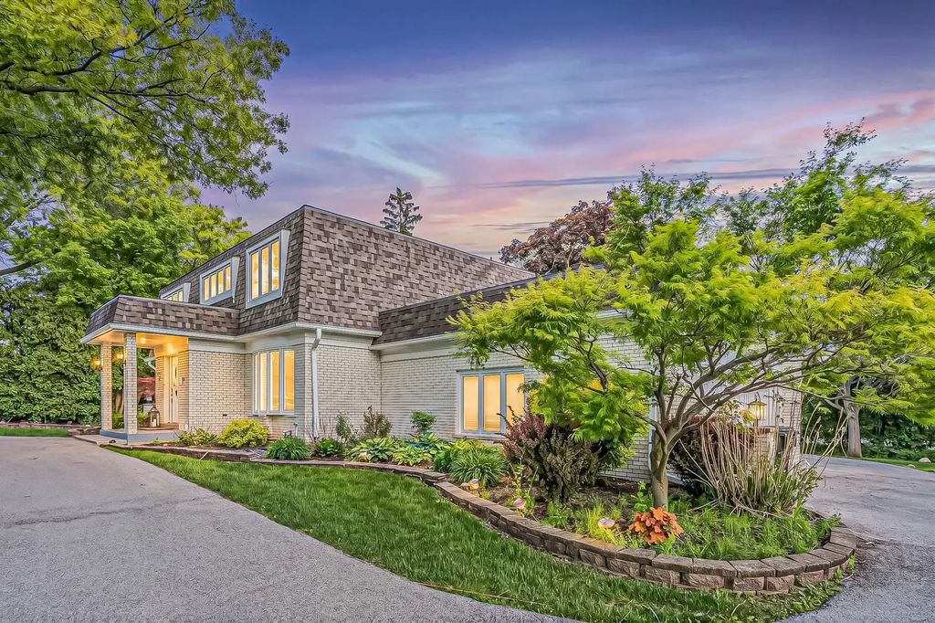 15 Devonshire Drive, Oak Brook