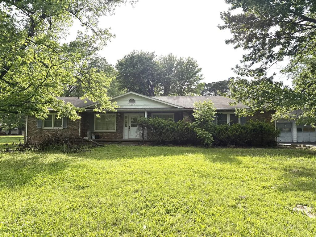 3917 Country Club Road, Carbondale