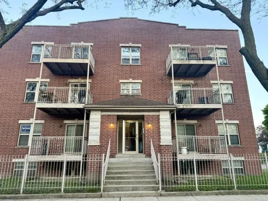 3518 N Hamlin Avenue 3, Chicago