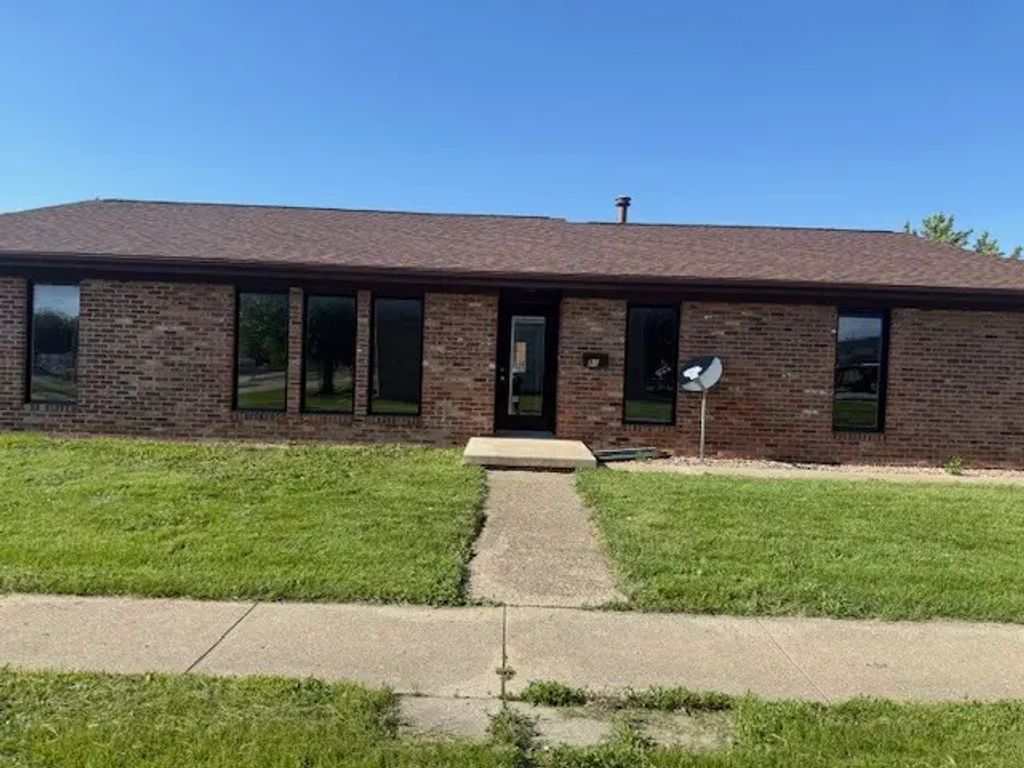 806 Four Seasons Road, Bloomington