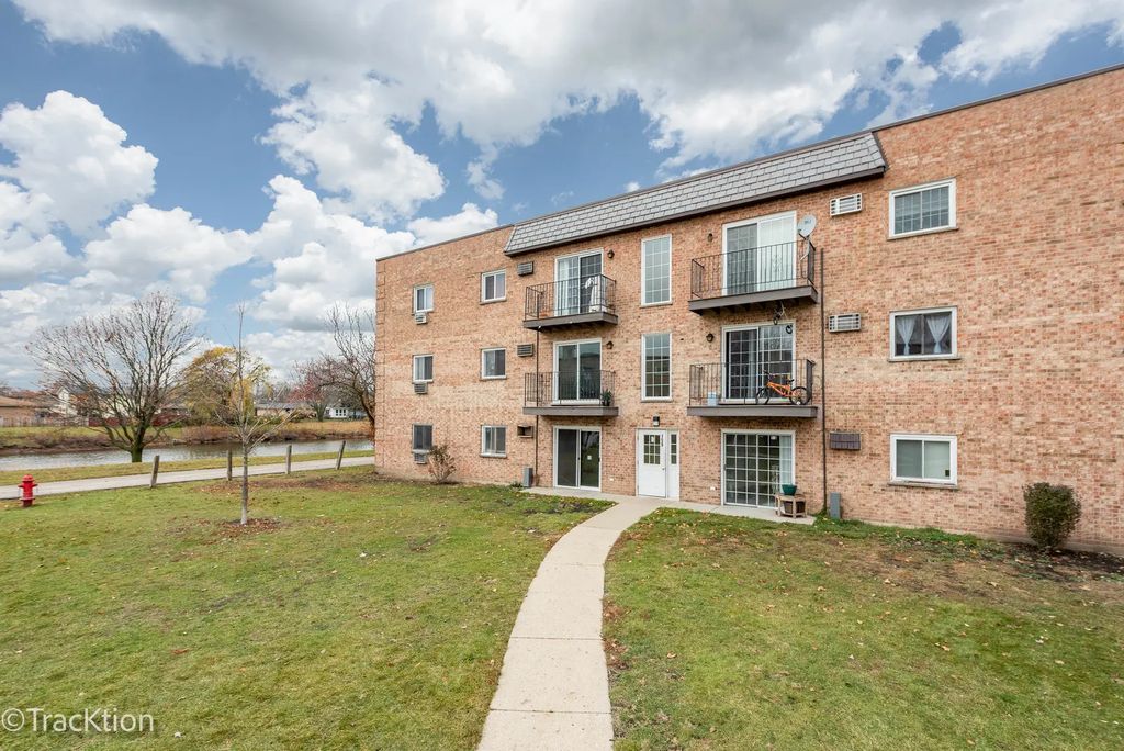159 W Elk Trail 359, Carol Stream