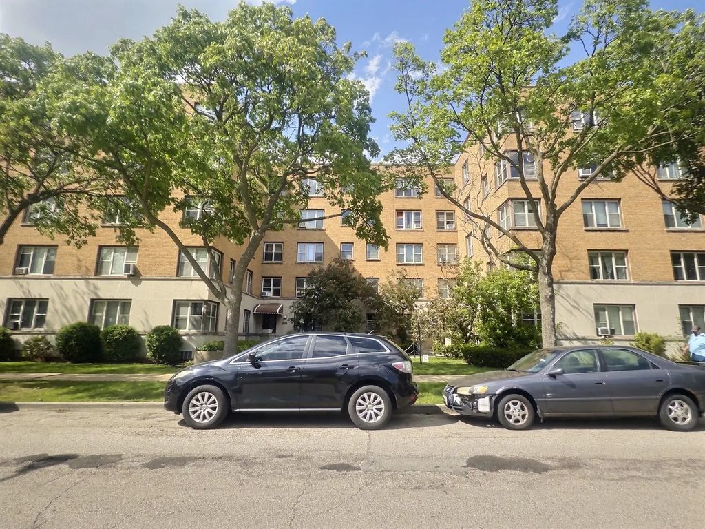 2610 W Balmoral Avenue 105, Chicago, 60625