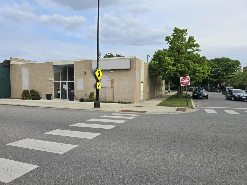 3425 W Peterson Avenue, Chicago
